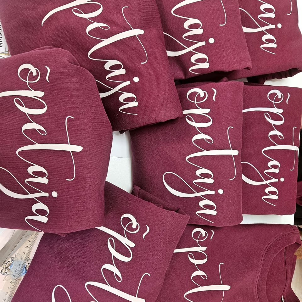 Collegepaidat kalligrafiapainatuksella
