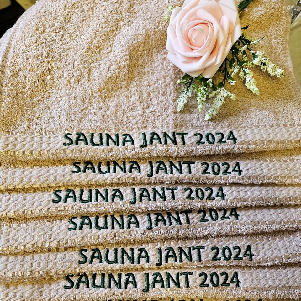 Tapahtumaan kirjotut saunapyyhkeet
